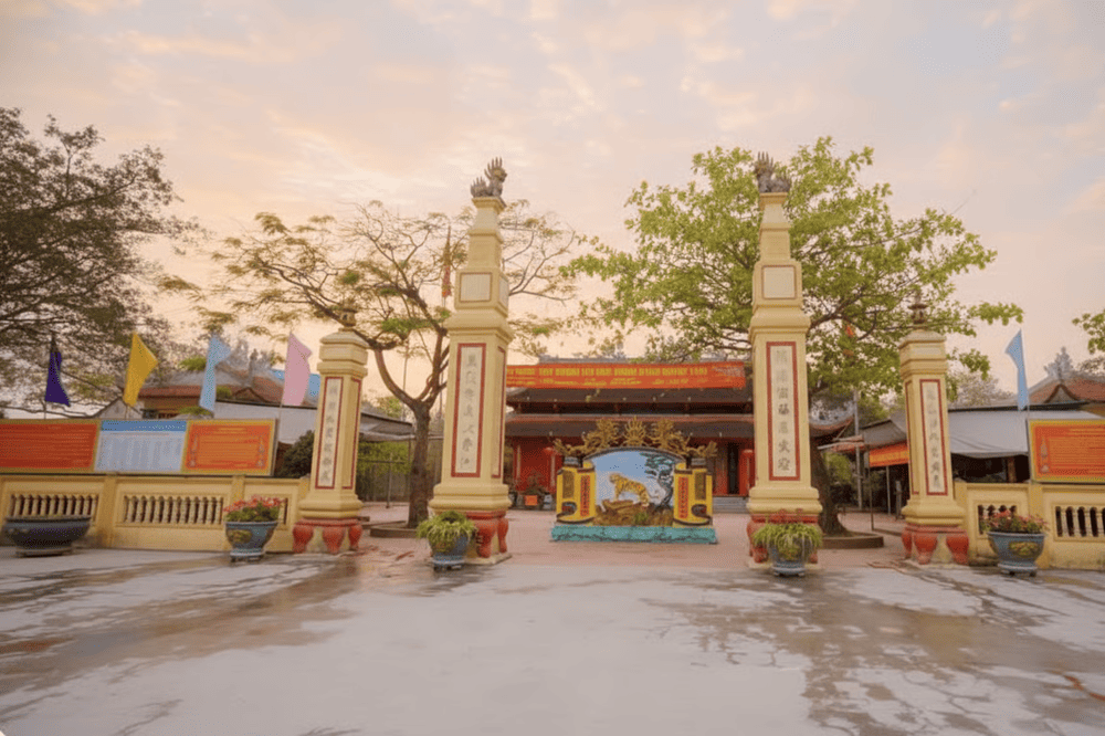 Truyền thuyết về Ông Hoàng Mười gắn với cả tâm linh và lịch sử.